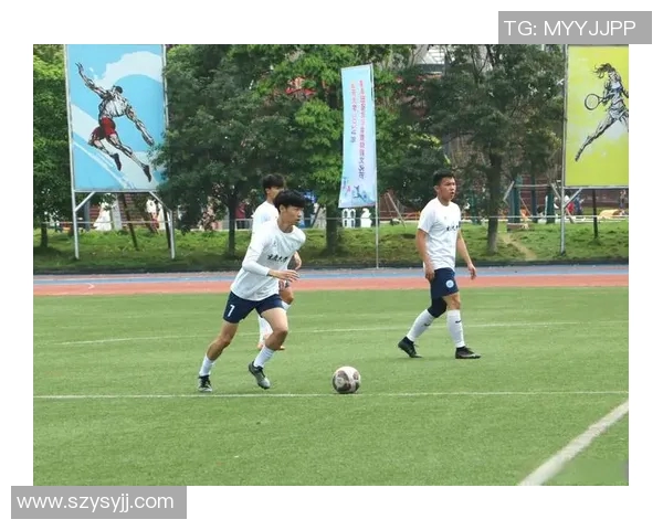 足球巨星告别绿茵场球迷泪洒现场感慨万千