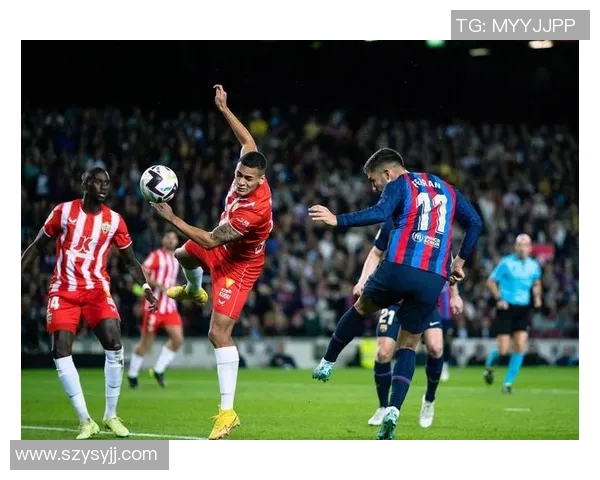 足球明星球员激烈冲突瞬间回顾展现赛场上不可思议的对抗与激情