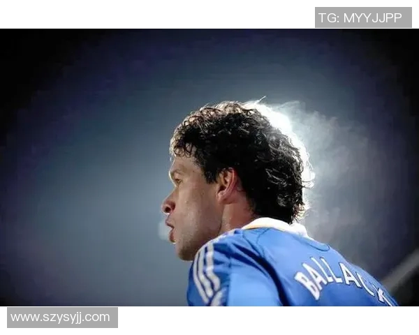 黑白经典足球明星瞬间回顾展现传奇球员的风采与激情